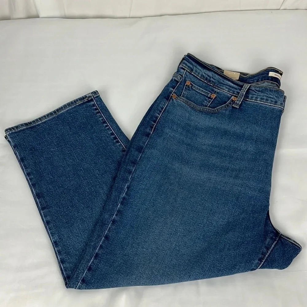 Levi’s NEW High Rise Wedgie Straight‎ Stretchy Button Fly Jean